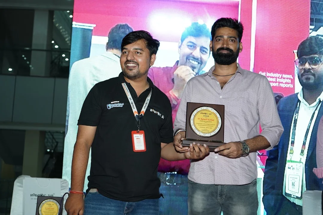 RGI 2026 organiser presenting a recognition plaque at Spectrum Metro Mall, Noida