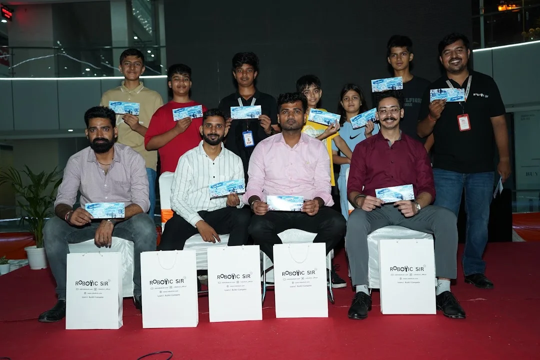 RGI 2026 participants and officials during the closing ceremony